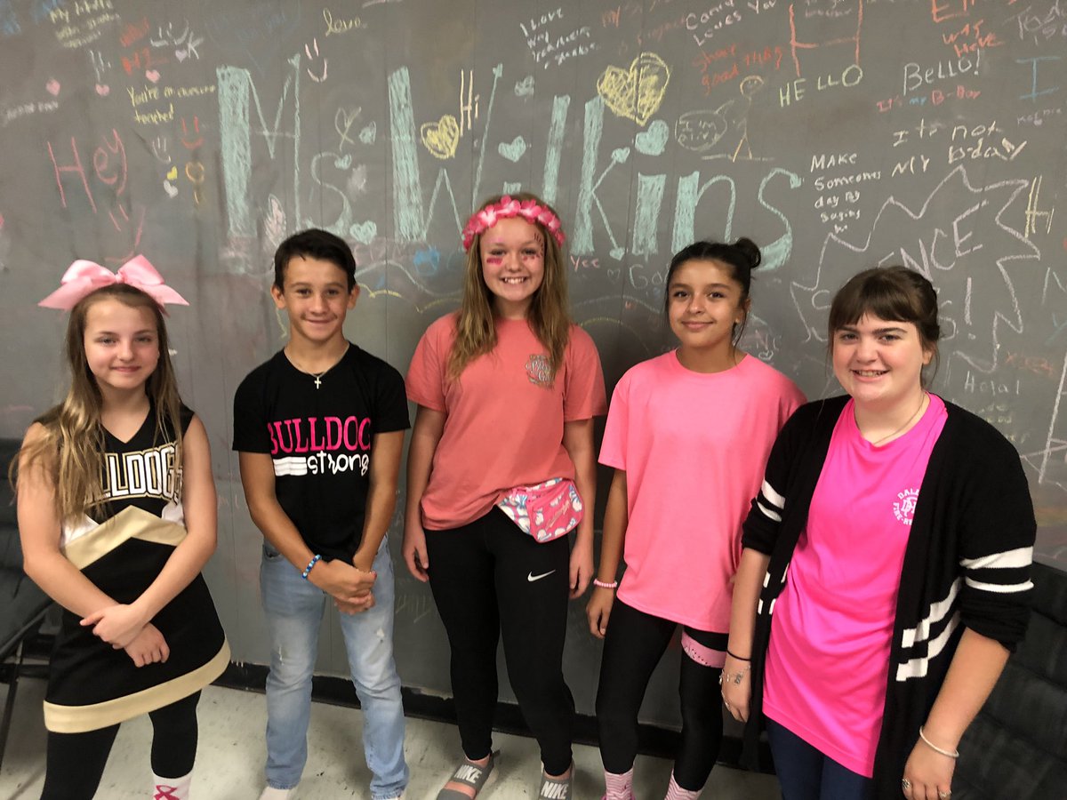 Super fun day with Density and properties of Minerals! ❤️ AND our Middle School LeadWorthy kiddos came to help!! #cherrybrave <a href="/ruthcherryint/">Ruth Cherry Interm.</a> <a href="/RoyseCityISD/">Royse City ISD</a>