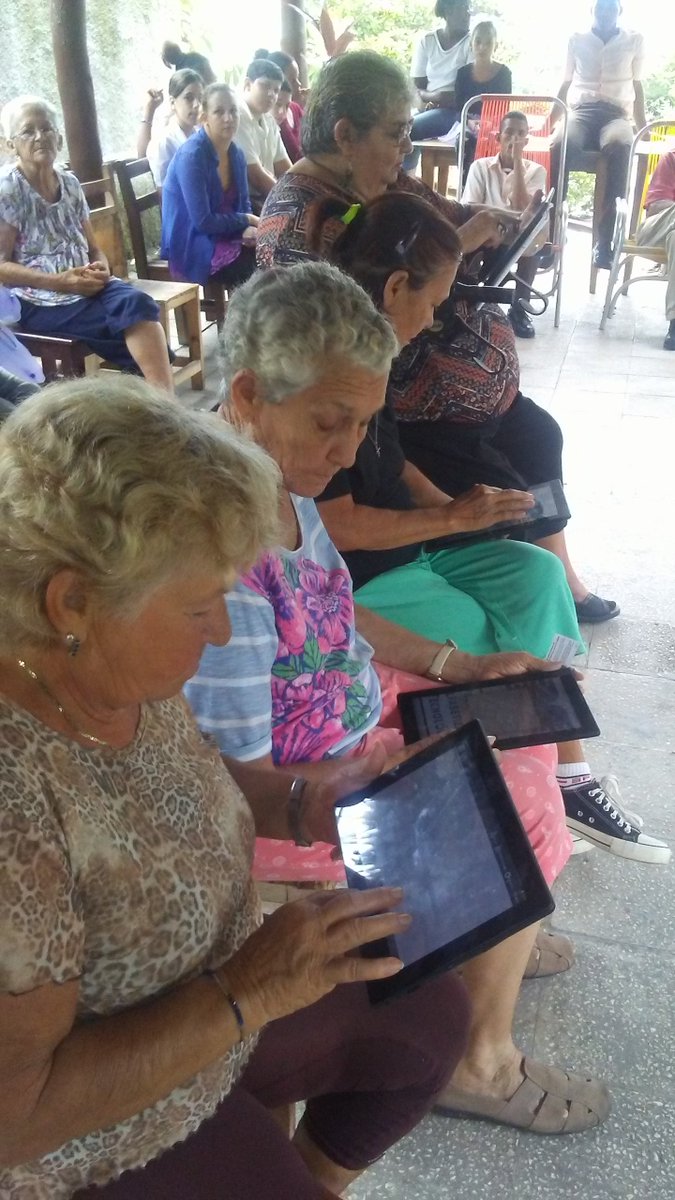 LeonDaimy's tweet photo. Alfabetización Tecnológica en la escuela especial Nguyen Van Troi de la provincia de Camaguey y los Abuelo de la Casa Amalia Simoni de la localidad de Garrido ... https://t.co/hG34LkNvGS