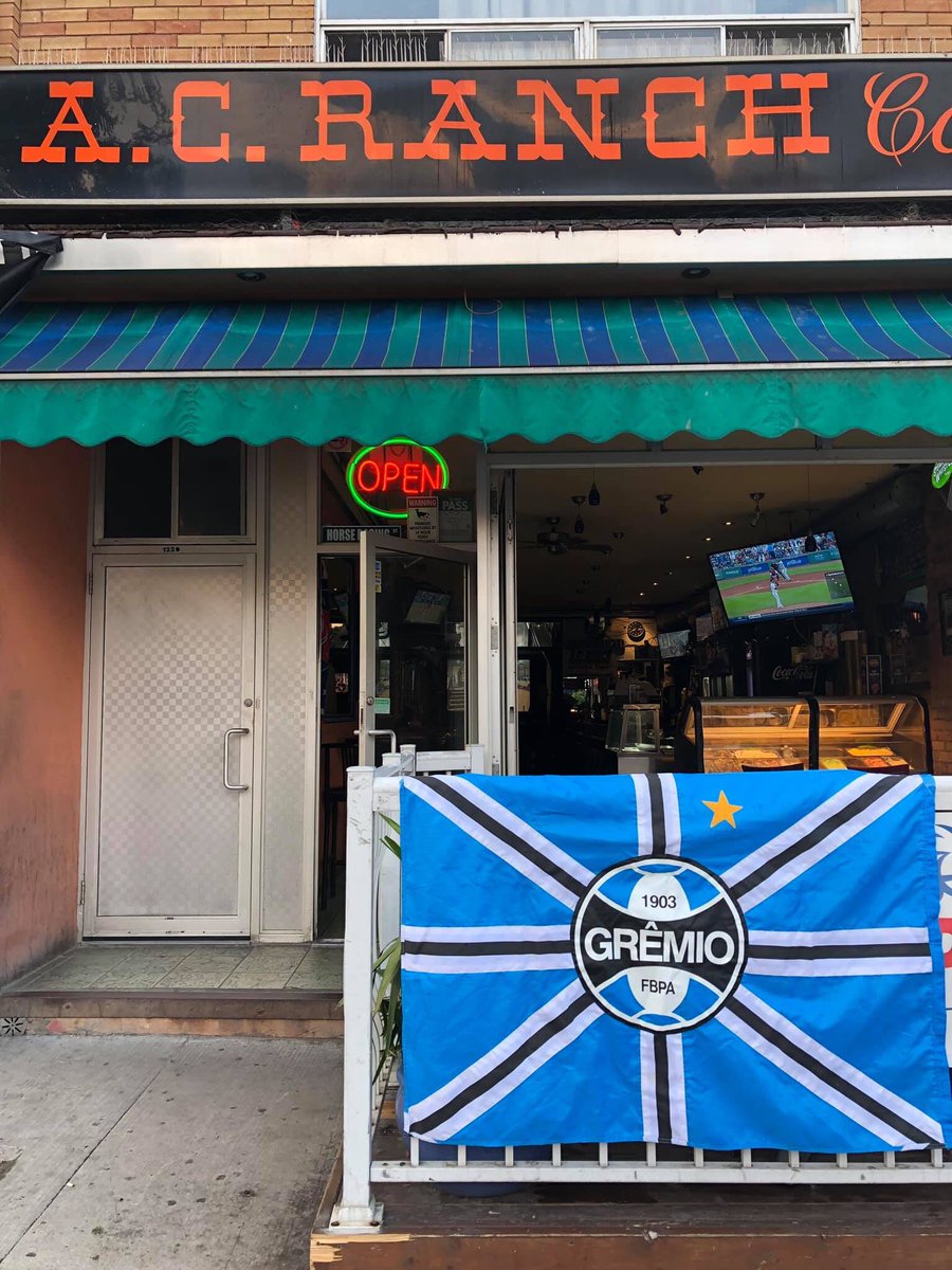 GremioToronto's tweet photo. Alô @GremioToronto! Amanhã é dia de @Gremio na #Libertadores2019 e o ponto de encontro dos #GremistasEmToronto será, como sempre, no #ACRanch, 1220 St Clair Ave West. Venha copar conosco! 💙🇧🇼🔵⚪️⚫️ 🍻 https://t.co/DUlTW1GC3o