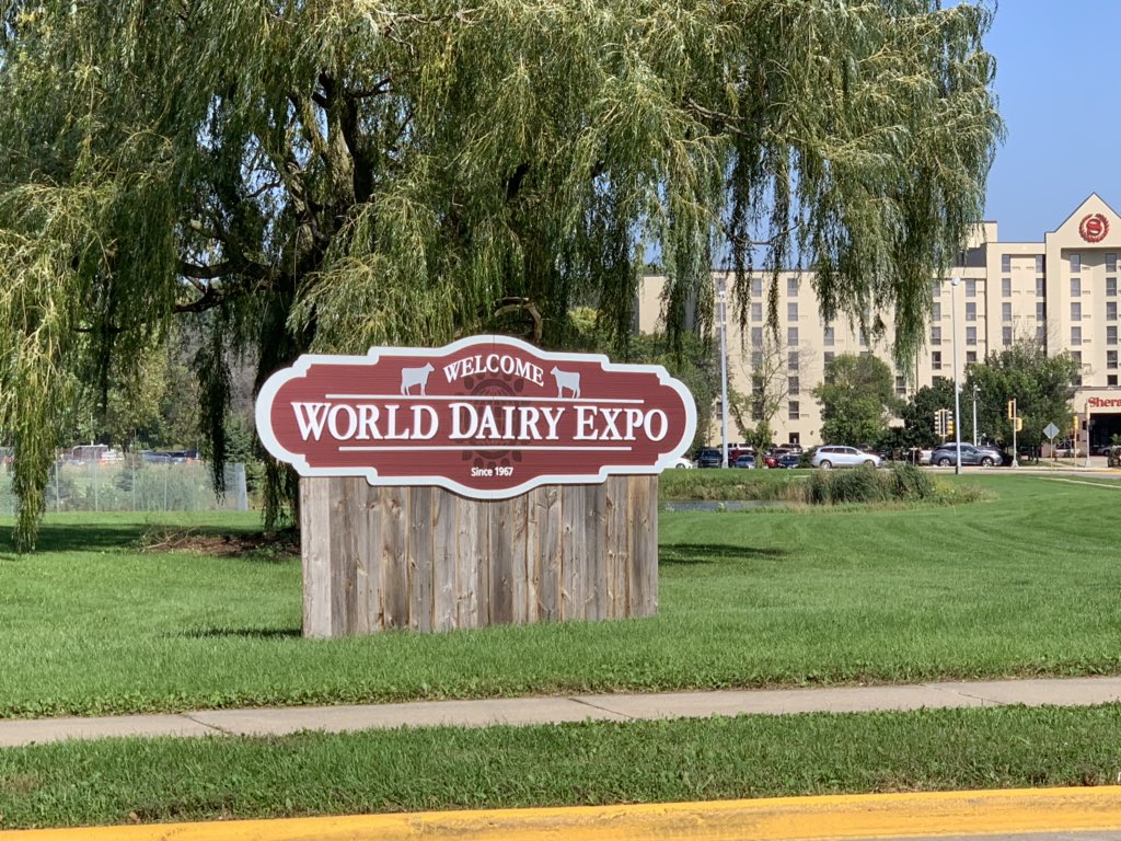 ELMEGAsl's tweet photo. First day at @WDExpo in Madison, Wisconsin 👏🏼👏🏼 https://t.co/ca5laywMGx