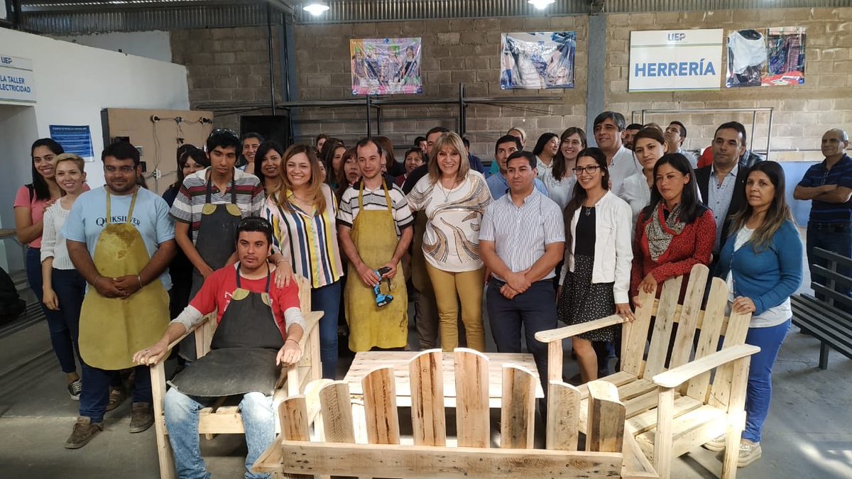 DGCELR's tweet photo. Se presentó “ECCOMUEBLES” un emprendimiento desarrollado por jóvenes con discapacidad; que permite la inclusión real e inserción laboral. 
Se logró por trabajo colaborativo entre Empleo, la Coordinación de Empleabilidad para personas con discapacidad, la @DGCELR y @TeresitaMadera https://t.co/ui8cOkSJ4s