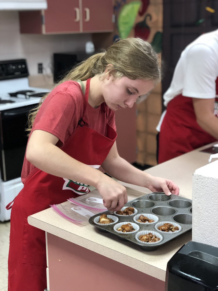 ThorobredTreats's tweet photo. Foods and Nutrition made Monkey Bread today! So exciting to see collaboration, problem solving, and time management skills being put into practice. #familyconsumerscience #CulinaryArts #sayYEStoFCS #morethanjustcooking #thorobredtreats https://t.co/vkNNL20yUR