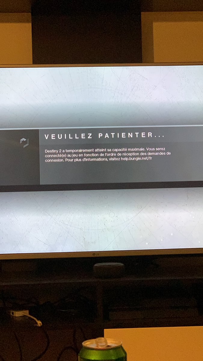 Chadi13l's tweet photo. On paye 60€ pour jouer et on a ce message !! Inadmissible @Bungie @DestinyTheGame #Destiny2 #gamedown #serveurs 🤬 https://t.co/EZo0ura7rn