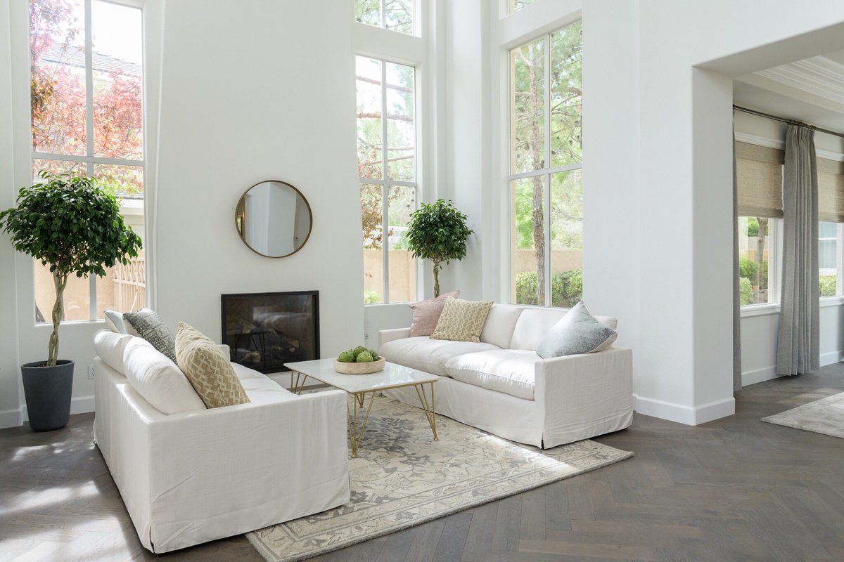 PropertyBrother's tweet image. French countryside chic does NOT have to mean outdated! To go #InsideTheDesign and see how @mrdrewscott and @mrsilverscott modernized this home’s aesthetic, click here: bit.ly/2nyMDMV #PropertyBrothers