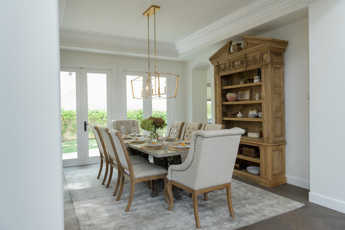 PropertyBrother's tweet image. French countryside chic does NOT have to mean outdated! To go #InsideTheDesign and see how @mrdrewscott and @mrsilverscott modernized this home’s aesthetic, click here: bit.ly/2nyMDMV #PropertyBrothers