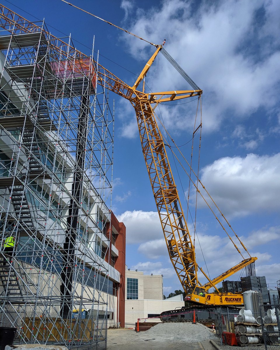 architectdave72's tweet image. A big job requires a big crane. Steel has started on the WakeMed Cary Hospital vertical expansion. #LifeStructure #lifeofanarchitect #onthejobsite