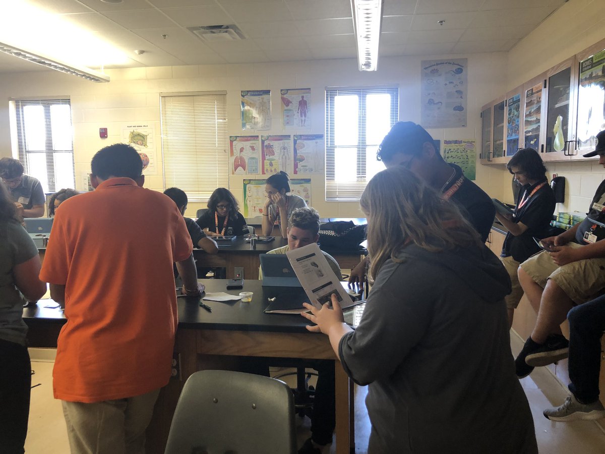 rebkrueger's tweet photo. Reviewing Cell Transport with Quizlet Live. Students collaborated with their teammates to answer questions on cell membrane and transport🦠👍🏼 #biology #celltransport @VCSscience @UHSTitans411 https://t.co/nZpALcXCaA