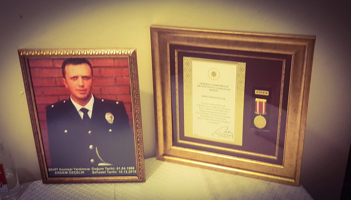 Dünyada Bulunmaz
 Bu Vatan Meğer
Uğruna Şehit Gazi Olmaya Değer
Uğrunda Ölmek Gerekse Eğer
Şehitler Ölmedi Ölmeyecekler..🤘🇹🇷 
Şehit #ERDEM #ÖZÇELİK

Makam-ın Cennet Olsun
Kabrin Nurla Dolsun ABİCİM

#Unutmadık #Unutmayacağız
#UNUTTURMAYACAĞIZ ...🇹🇷🇹🇷