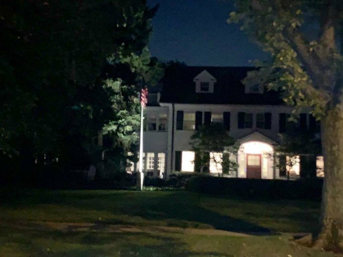 #Tiltdown #25’Flagpole #Uplighting looks beautiful on this #WoodFlagPole an asset addition to this #Lake #Michigan #Shore #Home #EstateFlagpoles https://t.co/k4QrmStePz https://t.co/PE69NFiz73