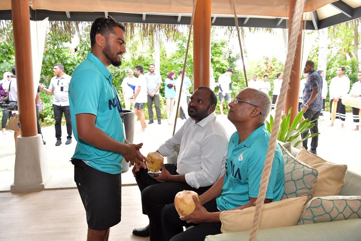 IbrahimFarherd's tweet photo. Briefing President @ibusolih about the #GuinnessWorldRecord for most people freediving simultaneously! #NEYVAA
#WTD2019
What a Remarkable day!
@ali20waheed @MoTmv https://t.co/Qa9edadDi9