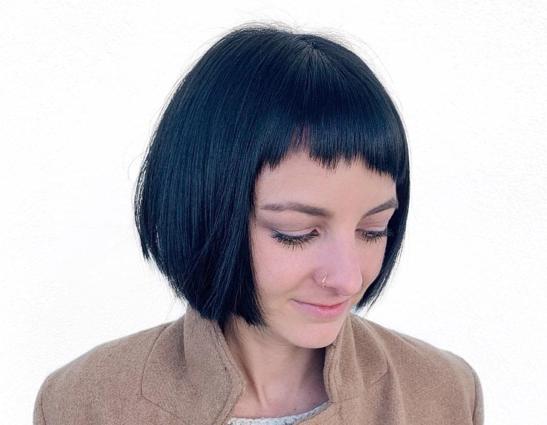 uae_eman's tweet image. قصيت شعري من كمن يوم، من يومها والدعوات الاجتماعية والعائلية تهل علي، طيب كان من الأول، الحين صعب، باقي أصبغه

#microbangs