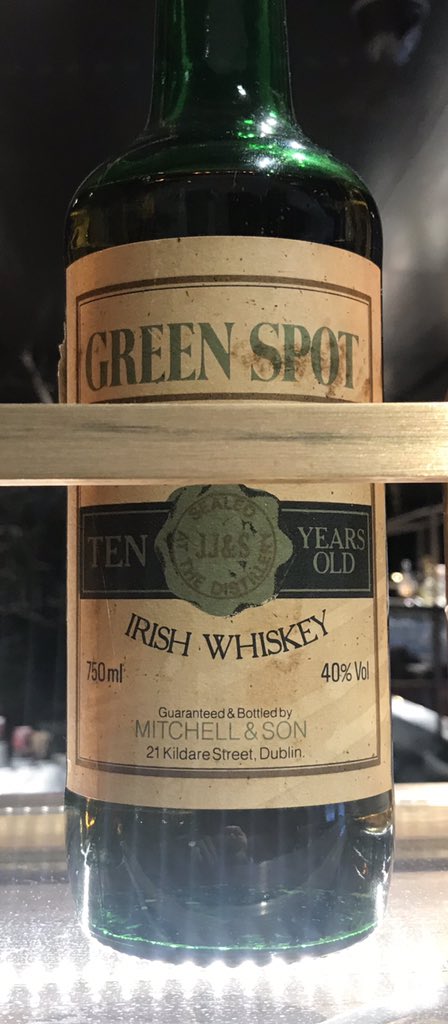 tubridywhiskey's tweet image. Saw this on sale per measure today in a bar. Green Spot from the 50’s? Anybody familiar with this particular bottling? Worth risking a measure? #singlepotstill #greenspot #mitchells @thatsdramgood @PotStillWhiskey @AGlassApart @whiskeytalk2U @cathalfleming