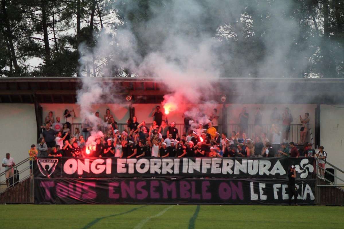UltrasMadeinFR's tweet photo. CA Sallois (D2) - Aviron Bayonnais FC (N3) "Ultras Violets 09" (29/09/2019) CDF https://t.co/ctaDEw61W9