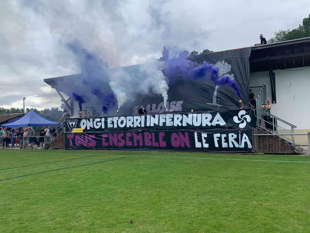 UltrasMadeinFR's tweet photo. CA Sallois (D2) - Aviron Bayonnais FC (N3) "Ultras Violets 09" (29/09/2019) CDF https://t.co/ctaDEw61W9