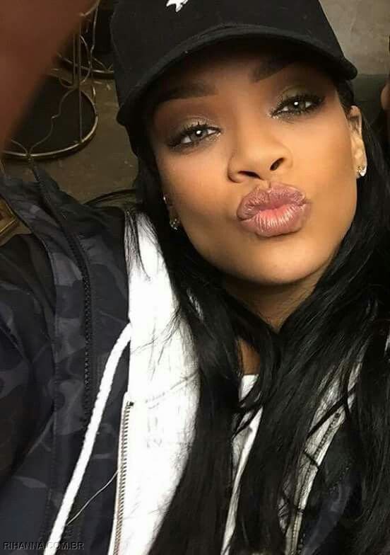 fentxyy's tweet photo. dat rihanna pout!💋 https://t.co/0vFKRdvNRU