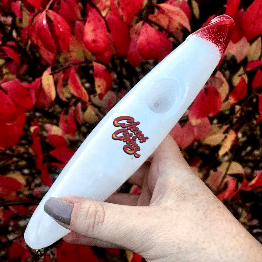 hotboxcafe's tweet photo. No ๐๏ธpapers? No problem with the @cheechandchongglass BIG SPLIFF pipe! Get yours in white or fumed style in our store or on https://t.co/RpNQpqY1o6 #cheechandchong #hotbox #potio #hotboxcafe #canadianstoners https://t.co/UW4VEf5Wus