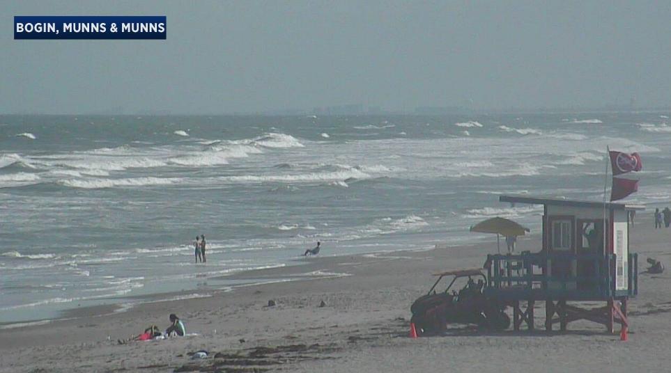 MyNews13Weather's tweet photo. There is a double red flag on Cocoa Beach right now, which means the water is CLOSED for swimming. If you see a double red flag, it means the rip current threat is too high for even the most experienced swimmers. #FLwx #Surfcast https://t.co/e7qldvzmgn