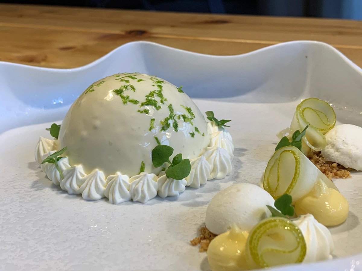 ChicChefs's tweet photo. L’infinita dolcezza della tradizione partenopea a Leicestershire, UK: da oggi, e per tutta la settimana, al Sapori Restaurant dello Chef @AndreaScarpat11 in menu la sua Delizia al Limone #dessert #chicchef https://t.co/YZZ76QSLay