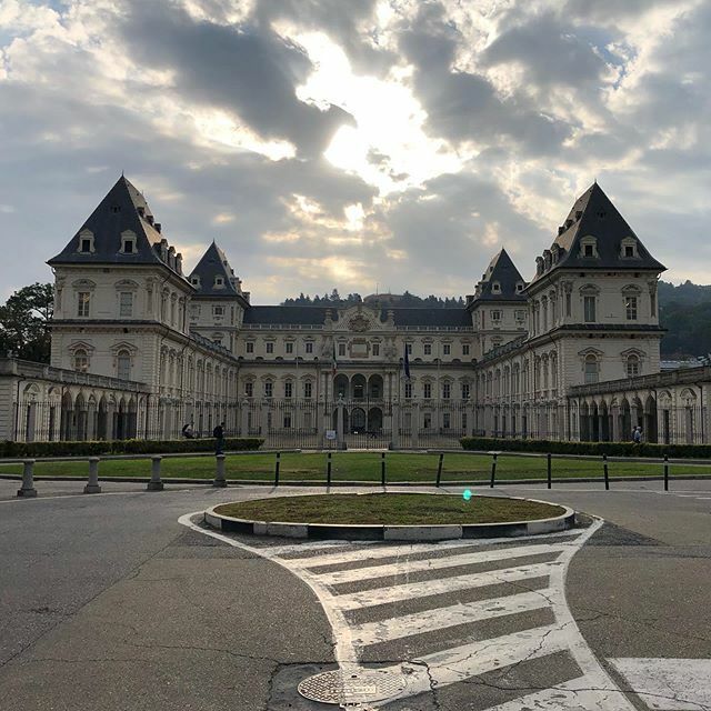Morning in Turin
.
.
.
#turin #italy #castellodelvalentino #city #picture #life #mycity #castle #volgotorino #volgoitalia ift.tt/2ofLj1E