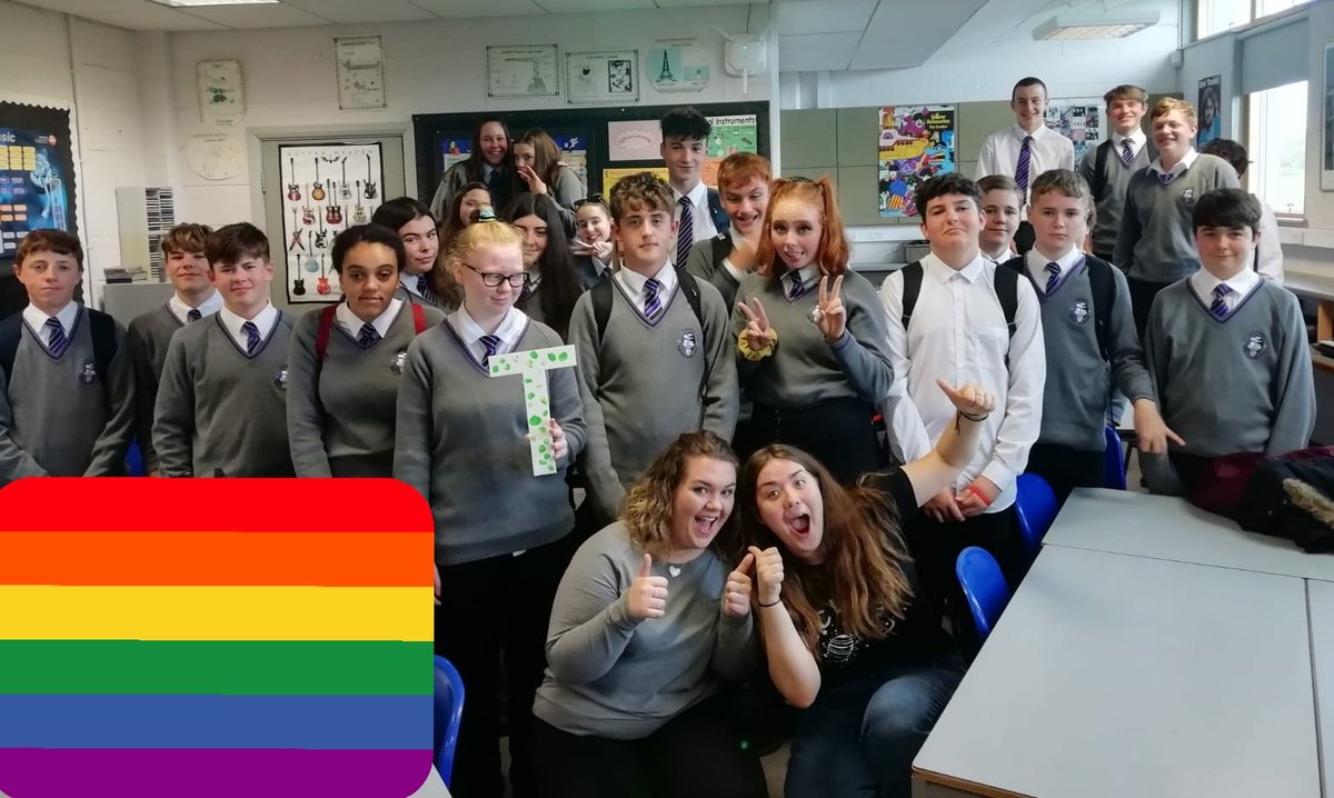 DavidHughes6ed's tweet photo. Diolch i bawb o fl13 fu'n dysgu rhai o'r disgyblion iau am faterion #iechyd #LGBTQ+ a gwaith @OxfamCymru #THS #athrawonydyfodol. Thanks to all yr13 pupils who taught the younger pupils @DavidHughesYDH  about health issues, LGBTQ+ and @OxfamCymru #SCC #futureteachers @BacWarrior https://t.co/s7a8ijD5gE