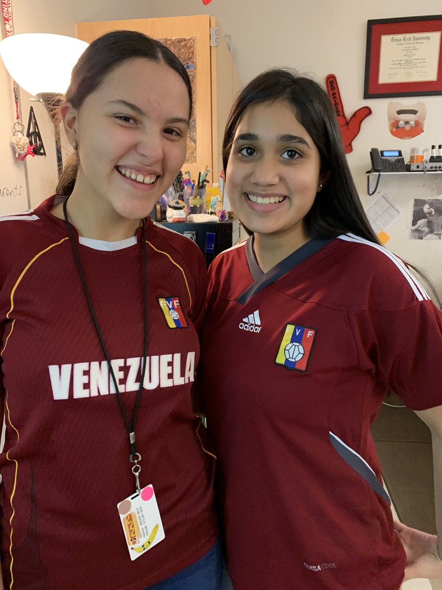 Las Venezolanas twinning today <a href="/lhshstuco/">LHS Harmon StuCo</a> <a href="/LHSHarmon/">LHS Harmon Campus</a> #bharmonnow #lhshironman