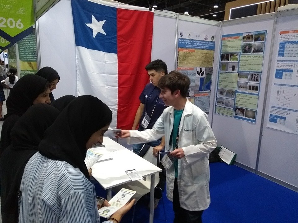 ChimbarongoNot1's tweet image. Jóvenes Chimbaronguinos vive su mejor momento en Emiratos Árabes.

Más Información aquí
Portal Chimbarongo Noticias en Google: posts.gle/fopsu