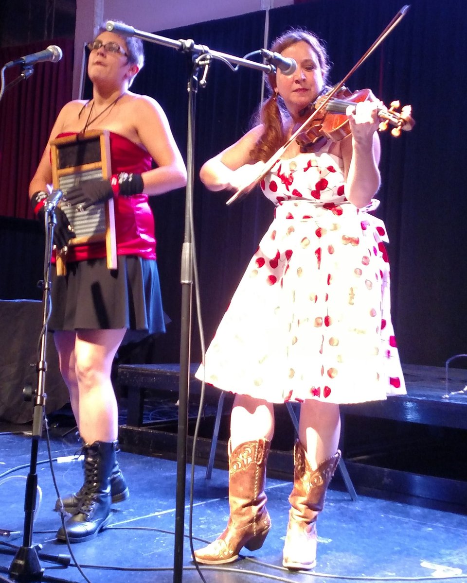 PickleJugBand's tweet photo. K n' Claire playing their hearts out at @oldtownschool tbt when K was in the Highballers, a rival jug band! Catch Claire in @clairenbears asap!
#jugband #maker #homemadeinstruments #junkband #rootsmusic #folk #folkmusic #oldtimemusic #upcycledmusic #oldtownschooloffolkmusic https://t.co/3UUOdHTlZ8