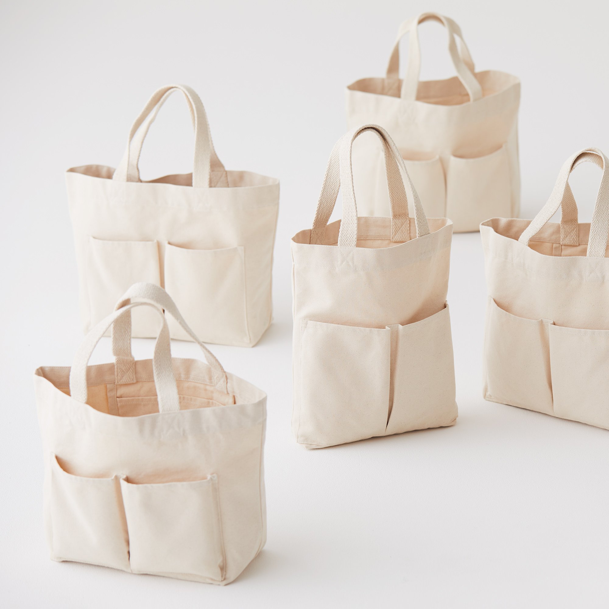 MUJI USA on X: A basic tote bag made of organic cotton canvas with just  the right thickness. Featuring multiple compartments to sort your  belongings. Shop the Indian Cotton Tote Bag in