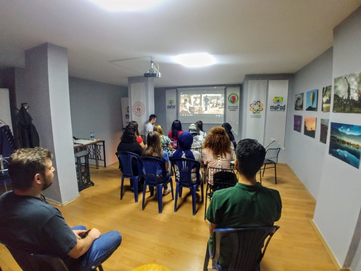 nazmicaykara's tweet photo. Gençlik ve Spor Bakanlığı destekli "Yaşam Işığım Fotoğraf" projesi FOTOĞRAF KAFE' de Yılmaz Erdoğan''ın yazıp yönettiği "Ekşi Elmalar" filmiyle sevginin ve inancın hikayesini izledik.
@kasapoglu
@ozturkyunus45
#gsbgencliksporbak
#gençlikprojeleridestekprogramı
#mafod https://t.co/mjvN86SHme