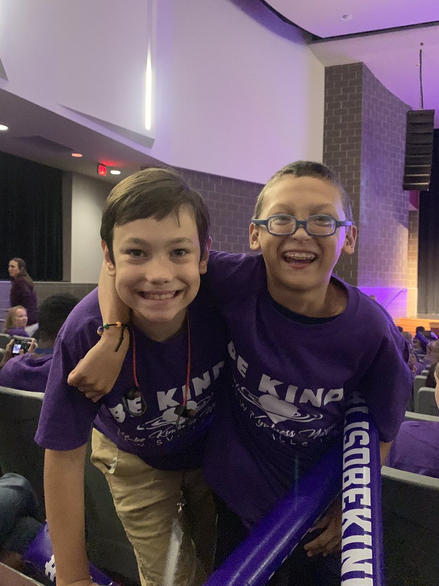 sr_blevins's tweet photo. Making new friends at LISD Kindness Convocation! #LISDBEKIND @DowningMS @HuffinesMS https://t.co/kWIG9WutJo