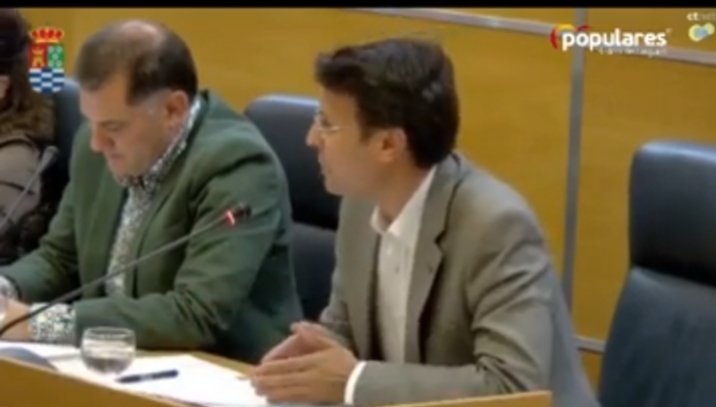 FERN_PEDRO_'s tweet photo. Dios @jangelalfonso ha pasado usted del fracasado "Mi politica eres tú" al "Mi politica es un video", 😀😀😀, hay que reconocerle que el del barro es de Oscar, esa forma de creerse lo que dice hace pensar que se equivocó usted de profesión, 😀😀😀, y la populista es la alcaldesa. https://t.co/tAprOwP3wj