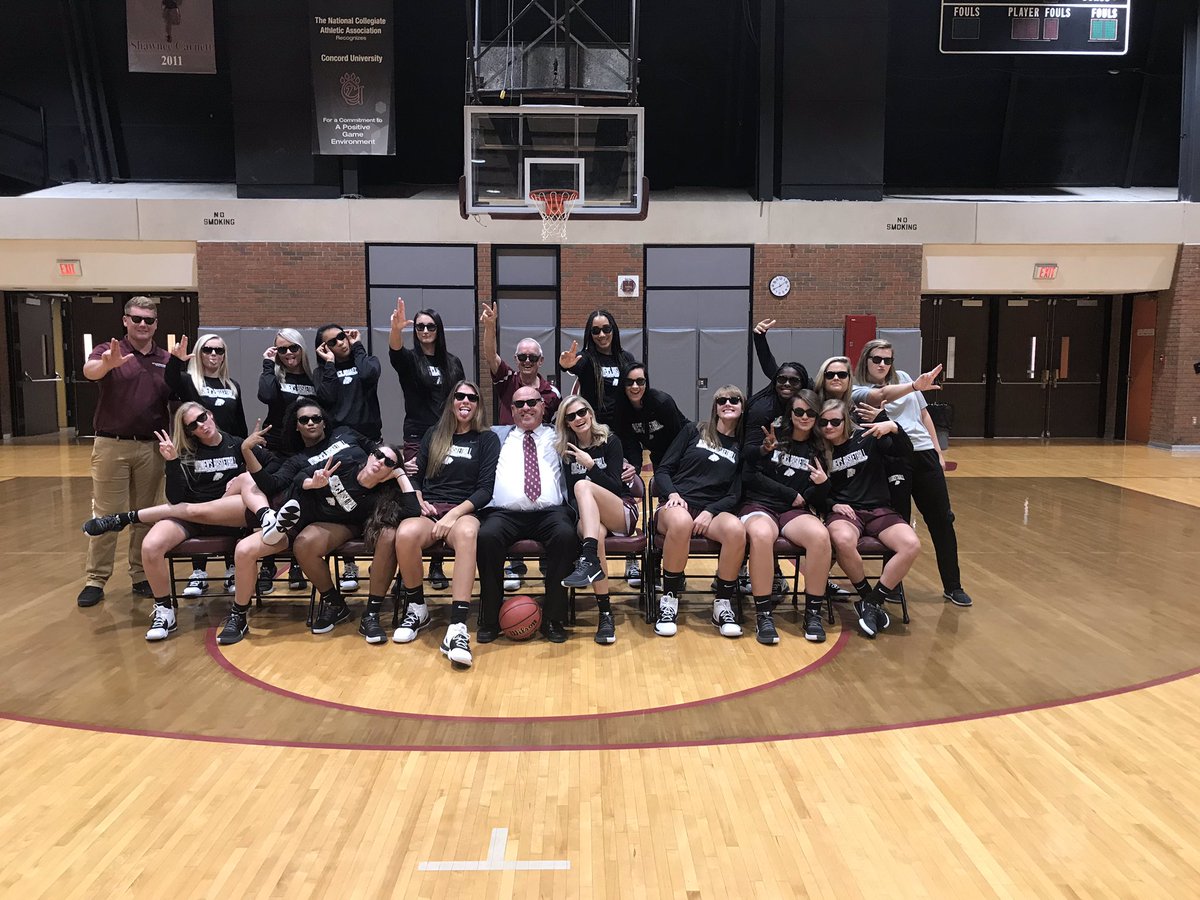 CU_WBB's tweet photo. Picture Day in the Carter Center 🏀🐾 We had some fun with it. #cuwbb https://t.co/2shqvsjZwT
