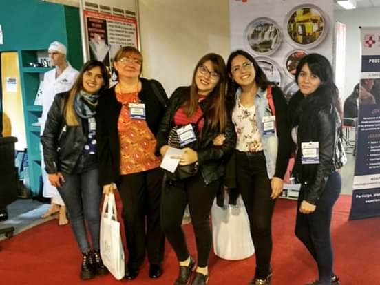 CRArgSLugares's tweet photo. Los dias 25, 26 y 27 de septiembre, nuestros profesores, alumnos y egresados participaron activamente de las "18vas Jornadas de Capacitación Hospitalaria" realizadas en el marco de la Feria #ExpoMedical.
#EstudiáEnCruzRoja
#Profesionales
#CruzRojaArgentina #SantosLugares https://t.co/XCDflLd2hD