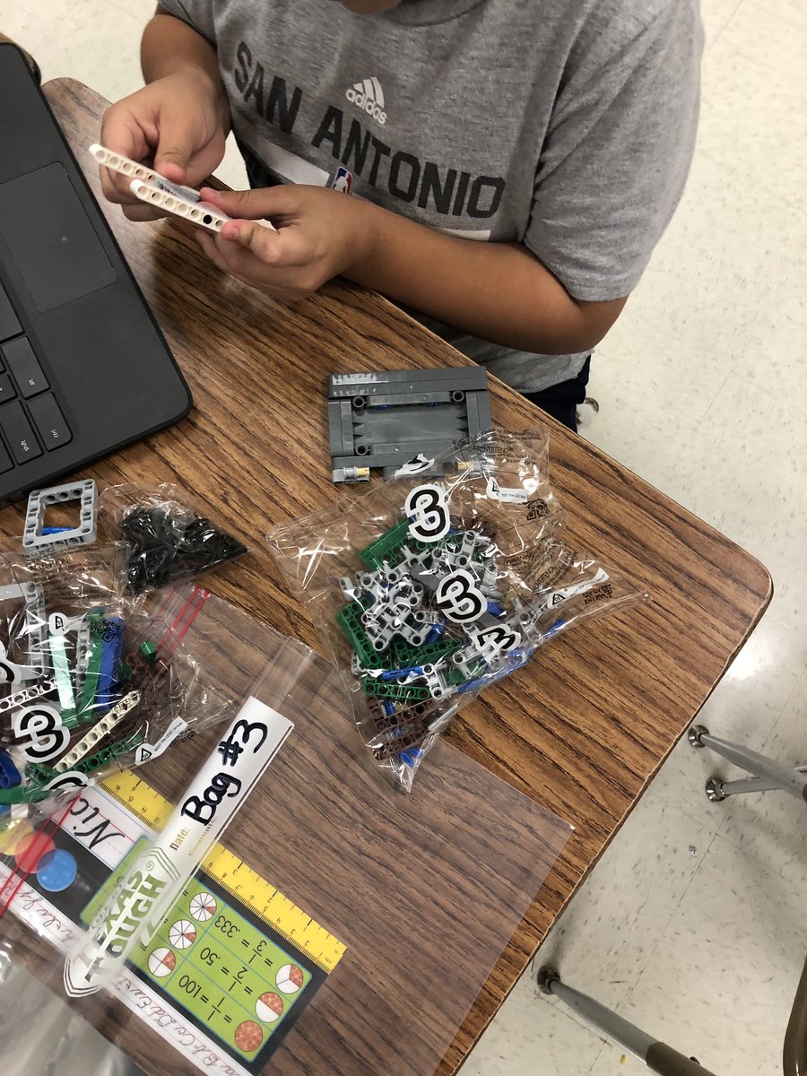 TCUCasey's tweet image. @NISDCarlosCoon robotics in full swing!  #nisdrobotics @NISDElemScience @MarkGarcia0569 @CGibson128 @shavanrae679 @Patty_SBahn