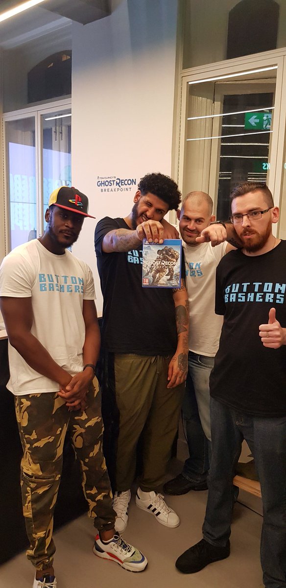 dabuttonbashers's tweet photo. Had a sick evening today at @WingstopUK playing @GhostRecon_UK with the gang.
Big up @BlueprintSp & @Ubisoft_UK
Looking forward to doing more #PublicBashing https://t.co/RwrFnlq6Kh