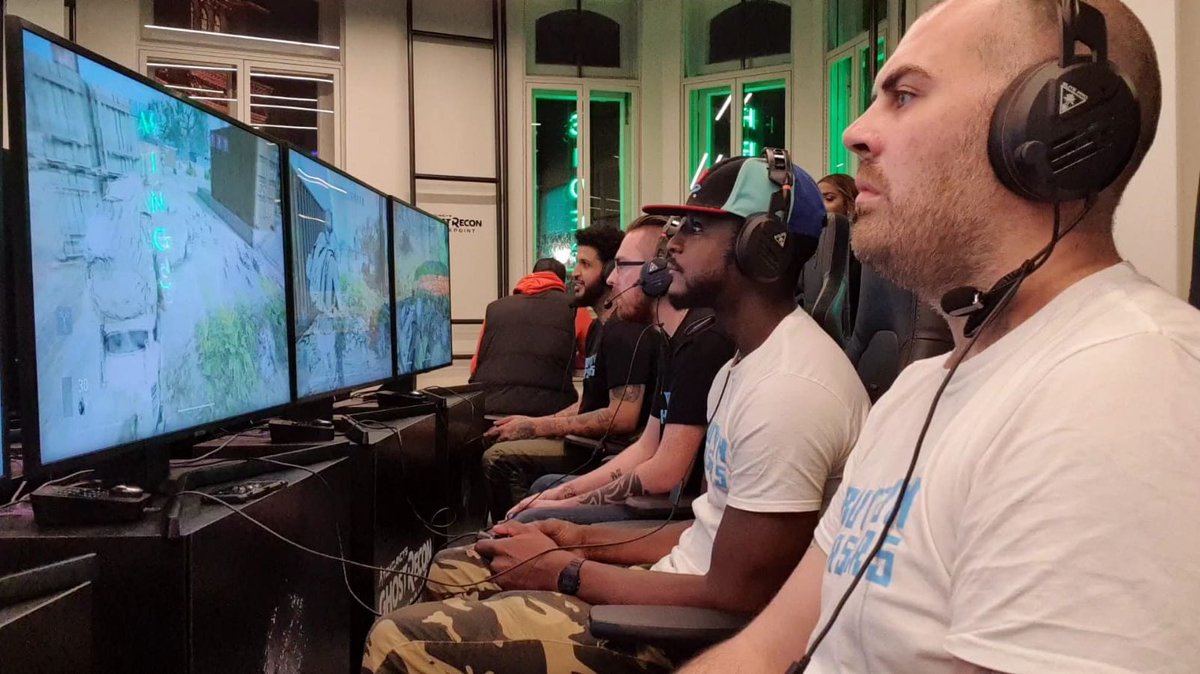 dabuttonbashers's tweet photo. Had a sick evening today at @WingstopUK playing @GhostRecon_UK with the gang.
Big up @BlueprintSp & @Ubisoft_UK
Looking forward to doing more #PublicBashing https://t.co/RwrFnlq6Kh