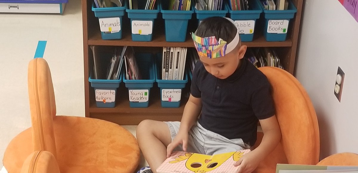 Flexible seating in our classroom library! #personalizeSalazar #personalizedallasisd