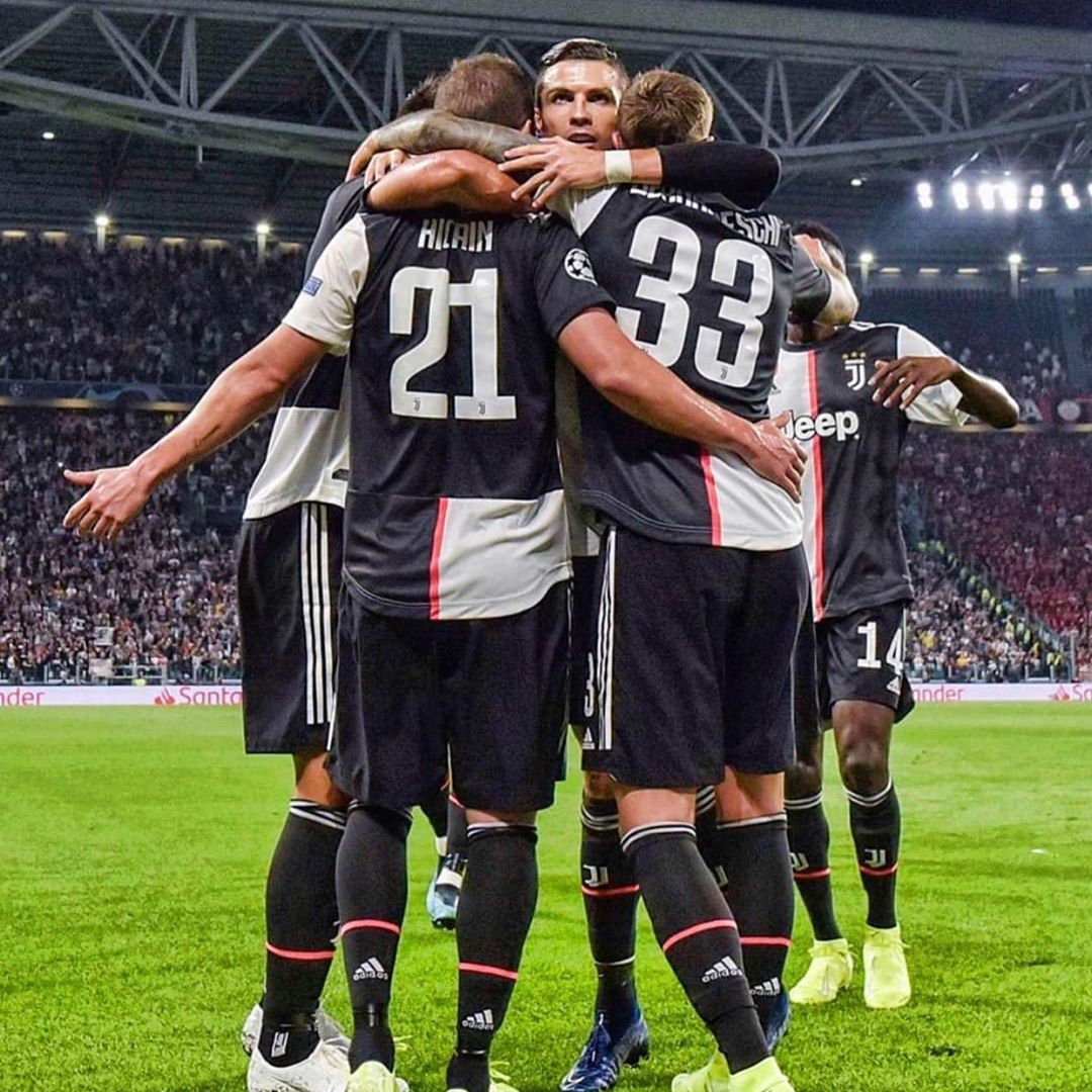 ciambi83's tweet photo. Stasera le aspirine gliele offriamo noi gli abbiamo fatto scoppiare la testa #juveb04 3 0 @championsleague #ucl @G_Higuain @fbernardeschi @Cristiano @juventusfc #juventus #juve #campioniditalia #w8nderful #allianzstadium #serieatim  #juventusstadium #finoallafineforzajuventus https://t.co/bH2R735bYJ