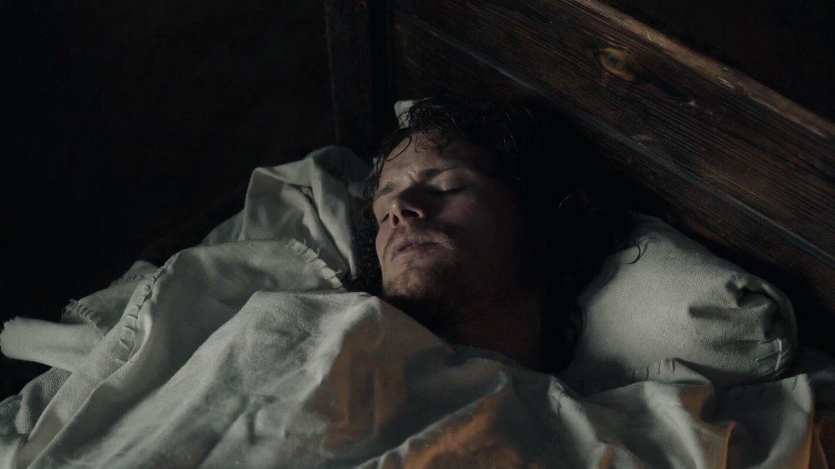 Okiemom50's tweet photo. @ladybay8 @LlaurenLyle @Sheugs @GHJNancy @ClanHeughan @barbaramills1 I can guess which scene, seeing they have passed the other time they were supposed to have used them🤔
Snake Bite sound familiar? 🐍 #PoorJamie 😢
And also in the same season #PoorRoger 😭 We are going to be doing a huge amount of crying this season 😳😭 #Outlander https://t.co/oITz32KMzj