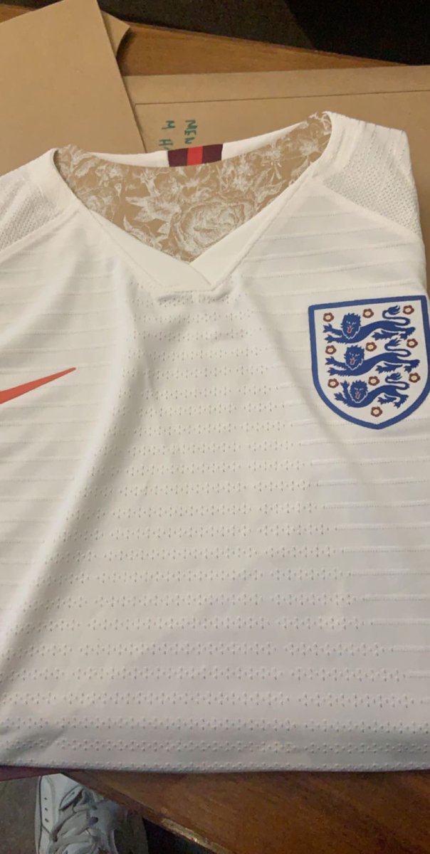 Had such a good day out with my bestest got to meet the <a href="/Lionesses/">Lionesses</a>  and my favourite player <a href="/bmeado9/">Beth Mead MBE</a> roll on November ☺️☺️💕💯xx