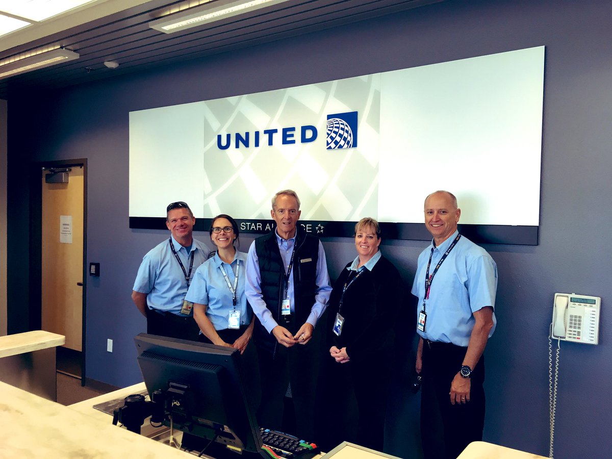 Westcoastmike1's tweet photo. Nice day hanging with Team RDD (Redding CA). Great Customer Service displayed by all!! @weareunited #winningthelines @Jmass29Massey @Auggiie69 #Redding #WINCA https://t.co/Iz5qU92HO2