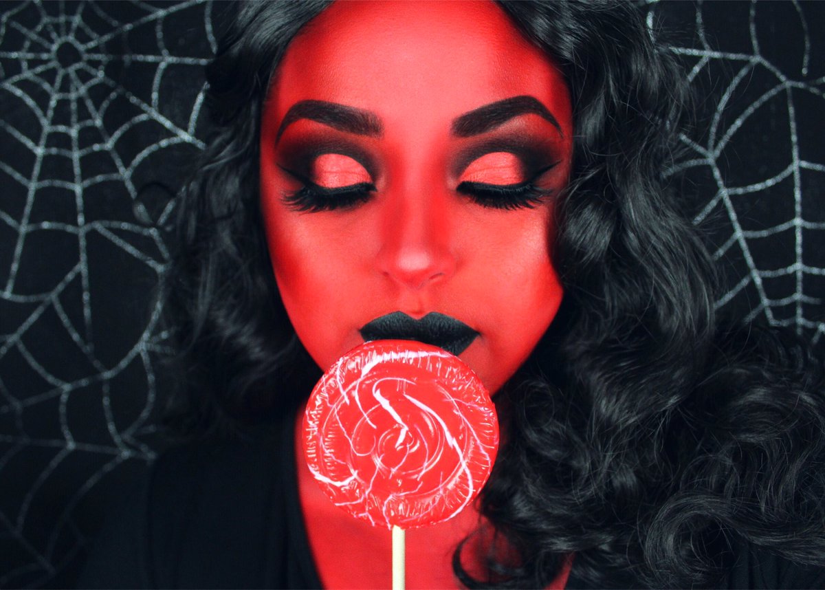 DneesyC's tweet photo. Sleepwalker lipstick from @BM_Cosmetics is really THAT BITCH. Here’s my first look of spooky season🎃👻✨ #Makeupkey_ #31DaysOfHalloween #halloweenmakeup Full Product details on my IG: https://t.co/RclToneehW https://t.co/1Ks0lSIZvl