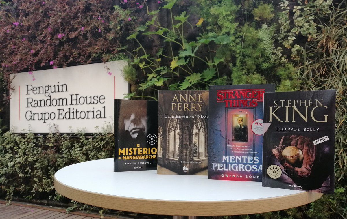 Penguinlibrosco's tweet photo. 🐧No saben lo mucho que nos emociona octubre.

¡Por eso hoy en #UnLibroPorDía sortearemos estos 4 libros! 

Solo tienen que dar ❤️ y RT a esta imagen, seguir a @Lib_Nacional y a @MegustaleerCo y comentar con #LeoEnOctubre el libro que quieren para este mes. 

Válido en 🇨🇴. https://t.co/gwtPhOtLa1