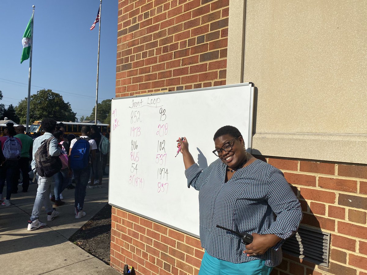 CounselorCDavis's tweet photo. Somebody got their #BusBoard today! 😂😂 @HSHS_AsPDraper #HappyASPHappyLife #SpringerNation https://t.co/Vz0r1Iy0cM