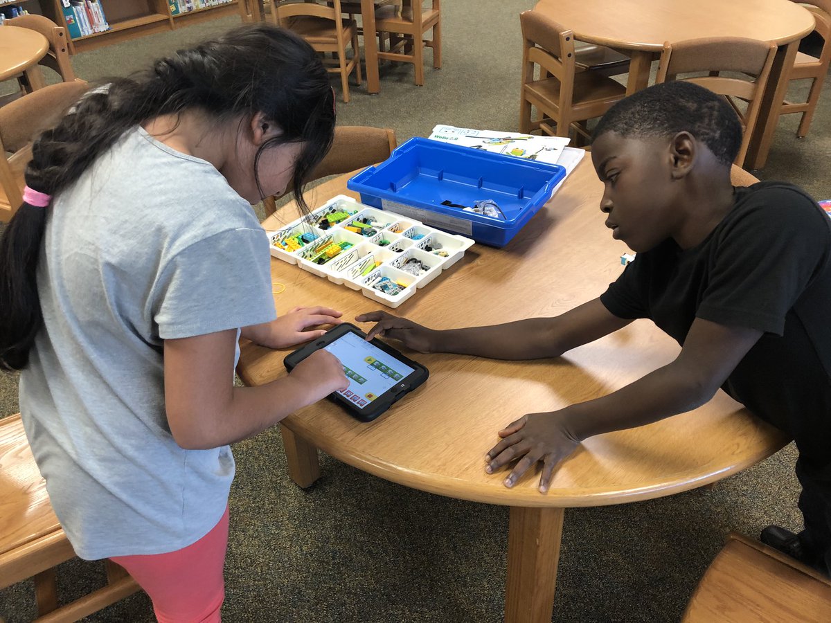 ReadAgan's tweet photo. Lots of learning today @clarkstontisd  robotics club @mcconnellh88 https://t.co/GWLo7opJr5
