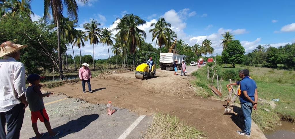 HectorAstudillo's tweet photo. Trabajamos a marchas forzadas para restablecer los caminos en cada una de la regiones del estado. El puente Igualita- Cochoapa El Grande en la Región Montaña ya tiene paso. https://t.co/RTOHLIXxrs