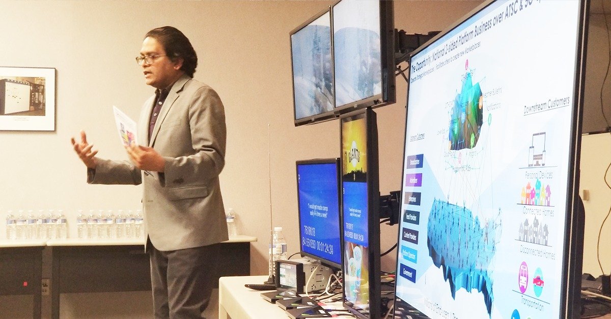 Gaian_Solutions's tweet photo. Our CEO @GAIANCK  presenting a ringside view @IEEE event at Hartford, of the various revenue streams for broadcasters and nextgentv user experiences that 3.0 will enable. Thank you @MadlNoland for being an inspiration
#broadcastmedia #nextgentv #ATSC3.0 #OTT #OTA  #gaiansolutions https://t.co/vkwx28P9c0