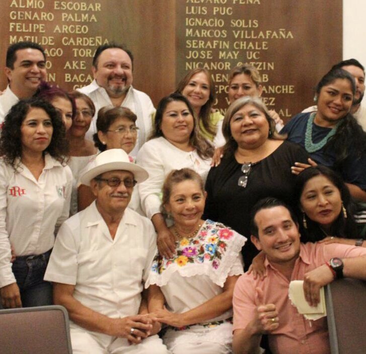 karlarfb13's tweet photo. Fue un orgullo compartir tan emotiva reunión con los pilares de nuestro partido en Yucatán.  Mujeres y Hombres que han dedicado su vida al PRI y hoy se les hizo un merecido reconocimiento en la primera edición de " Mi vida en el PRI ". ¡Muchas Felicidades y Muchas gracias! https://t.co/R9yzUAiBbx