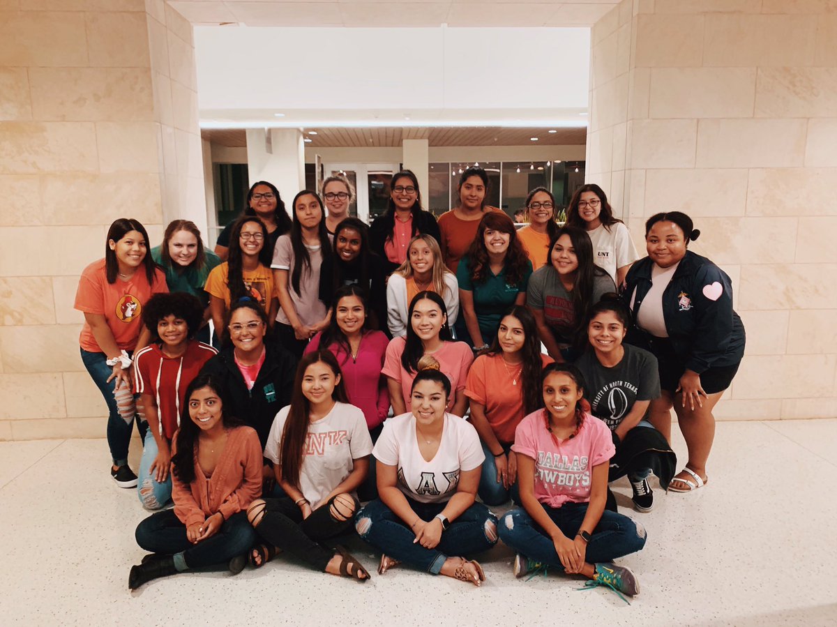 Happy October! 🍁 
In honor of Breast Cancer Awareness Month, #pinkiessupportpink🎀