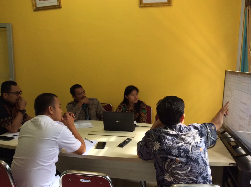 COFFEE MORNING — Guna meningkatkan kinerja para ASN di Instansi yang dipimpinnya, Plt. Kepala Dinas Komunikasi dan Informatika Kabupaten Pakpak Bharat menggelar Coffee Morning bersama dengan jajaran ASN Bidang Kominfo Rabu (2/10).